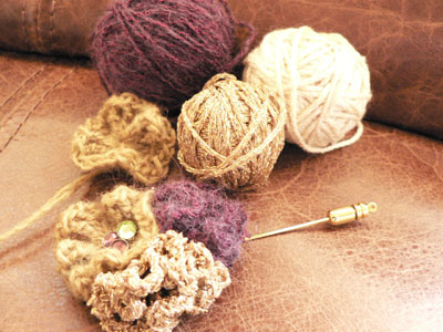 crochet_flower_pin